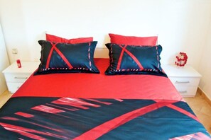 2 habitaciones, tabla de planchar con plancha y ropa de cama 