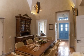 Dining - Oia Mansion - 4 Bedroom Luxury Villa In Santorini (Oía)
