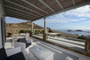 Outdoor dining - Luxury Apartment Harmony (Kalafatis)
