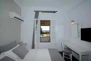 2 habitaciones, tabla de planchar con plancha y cuna de viaje 