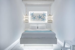 4 bedrooms, desk, iron/ironing board, travel crib - DIAMOND 4BD Villa Pool & HotTub Sea/Sunset View (Santorini)