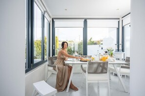 Dining - DIAMOND 4BD Villa Pool & HotTub Sea/Sunset View (Santorini)