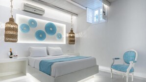 4 bedrooms, desk, iron/ironing board, travel cot - DIAMOND 4BD Villa Pool & HotTub Sea/Sunset View (Santorini)
