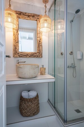 Shower, hair dryer, towels - SWINGING SUNSET Villa 3BD Sea View w/ Pool& HotTub (Santorini)