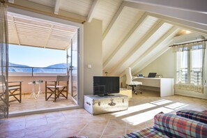 Living area - Villa Serenity sleeps 9! (Matsoukata)