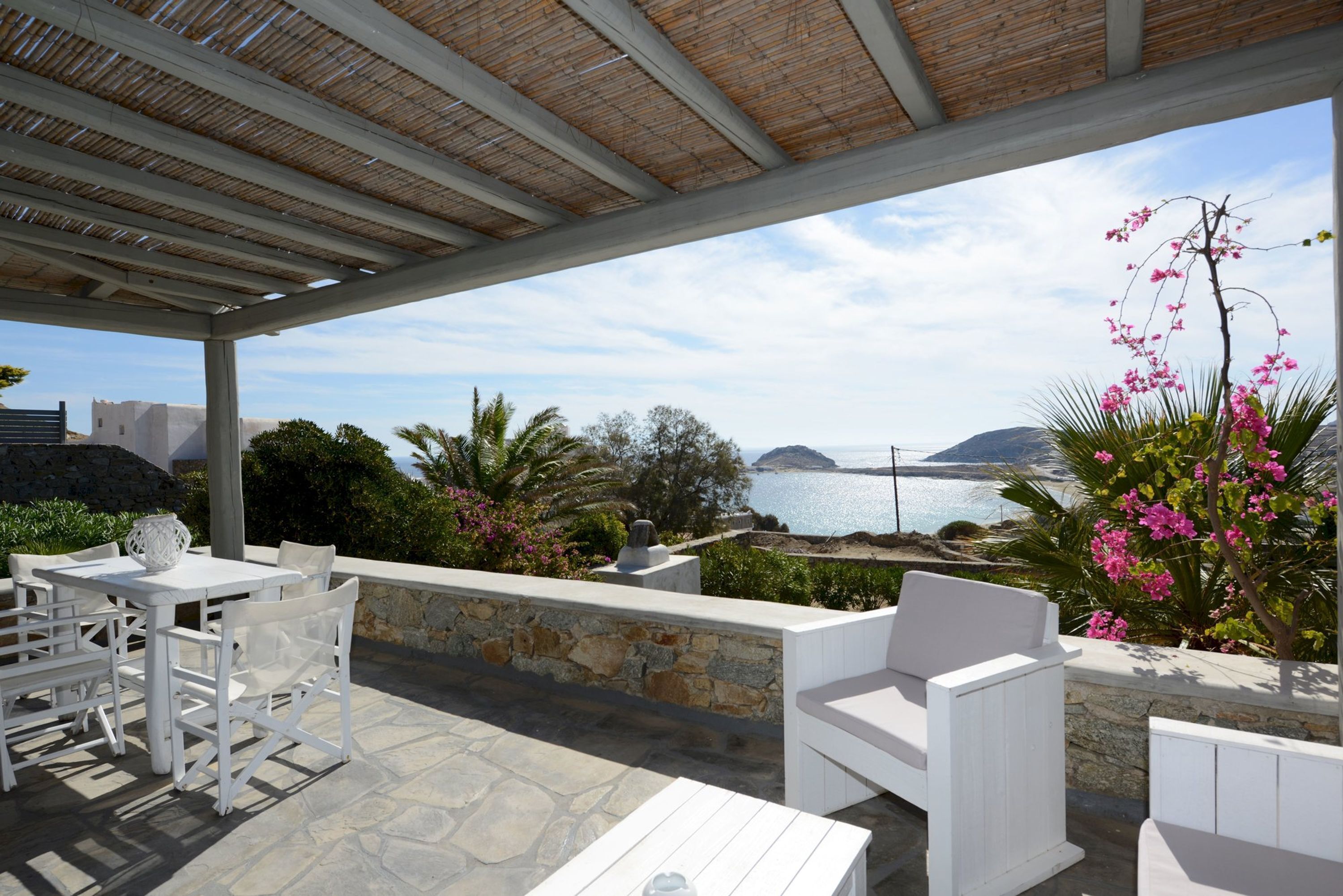 屋外ダイニングエリア