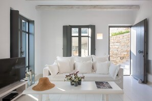 Living area - House Y in Kardiani, Tinos (Kardiani)
