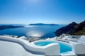 Pool - Nautilus Residence 3 bedroom villa at Firostefani (Thira)