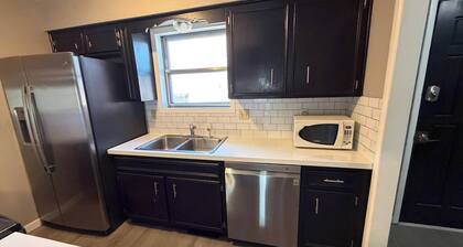 CORPORATE STAY - Cozy Westside 2-bedroom