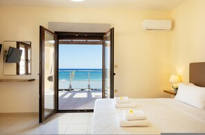 6 bedrooms, travel cot, bed sheets - Beachfront Villa Avra with private swimming pool (Rethimno)