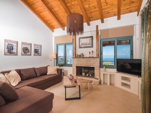 TV - Villa Eolos with private pool (Malevizi)