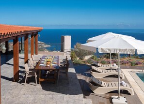 Outdoor dining - Villa Eolos with private pool (Malevizi)