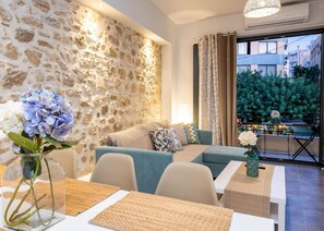 TV - Heraklion's Heart Apartment (Heraklion)