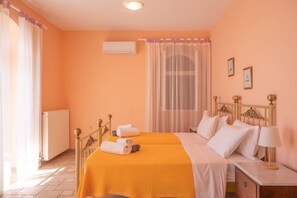 3 chambres, fer et planche Ă repasser, lit parapluie, draps fournis