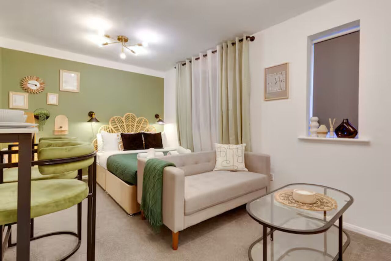 Stylish And Modern Studio Flat | Free Parking - Pass The Keys - Cambridge