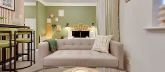 Stylish and modern studio flat | Free parking - Pass the Keys