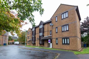 Exterior - Stylish and modern studio flat | Free parking - Pass the Keys (Cambridge)