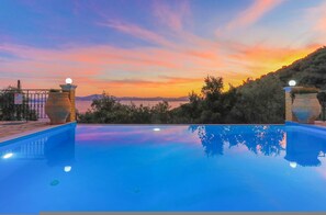 Pool - Viilla Kefalaki: Superb sceneries and views, private pool (Nisaki)