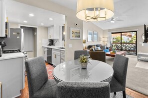Interior - Spacious 2 Bed 2 Bath Condo with Gourmet Kitchen in Carmel Valley for Long Term Stays (San Diego)