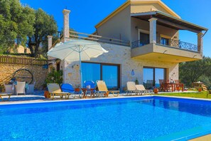 Pool - Villa Dersea in Acharavi (Acharavi)