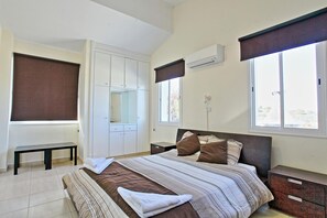 3 bedrooms, iron/ironing board, bed sheets - Villa Anthoulis in Latchi (Poli Crysochous)