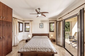 3 bedrooms, iron/ironing board, travel cot, bed sheets - Villa Tsikkos Tria in Argaka (Argaka)