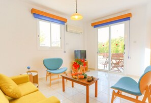 TV, DVD player, books, stereo - Villa Arsinoe Finiki (Latchi)