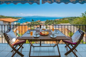 Outdoor dining - Villa Thea Antonis in Gaios (Gaios)