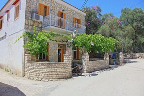 Exterior - Kitrini Luxury Cottage (Ozias)