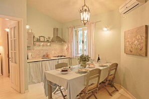 Dining - Prasini Luxury Cottage (Ozias)