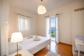 2 bedrooms, iron/ironing board, travel cot, bed sheets - Antigoni Villa Dio in Longos (Longos)