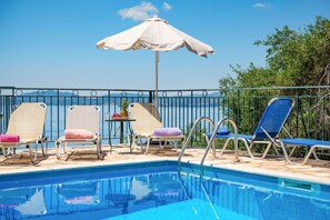 Pool - Villa Calypso in Nisaki (Nisaki)