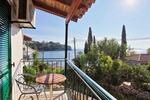 Property grounds - Zoulis Eleni in Kalami (Kalami)