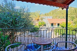 Property grounds - Zoulis Eleni in Kalami (Kalami)