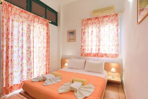 2 habitaciones, tabla de planchar con plancha y cuna de viaje 