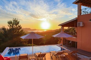 Outdoor dining - Sunset House in Sidari (Corfu)