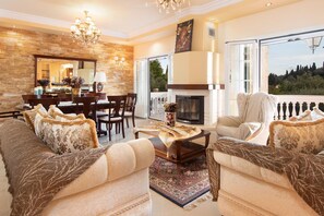 TV, fireplace, DVD player, books - Eleonas in Kato Korakiana (Corfu)
