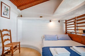 2 chambres, fer et planche à repasser, lit parapluie, draps fournis