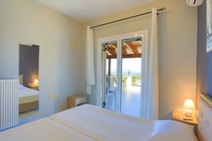 3 bedrooms, iron/ironing board, travel cot, bed sheets - Villa Natilia in Corfu (Corfu)