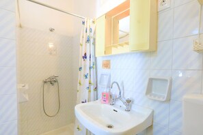 Douche, serviettes fournies