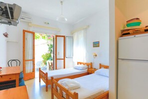 1 bedroom, iron/ironing board, bed sheets - Faros Epta in Gaios with 1 bedrooms and 1 bathrooms (Gaios)