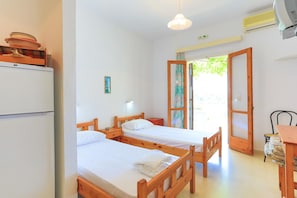 1 bedroom, iron/ironing board, bed sheets - Faros Octo in Gaios with 1 bedrooms and 1 bathrooms (Gaios)