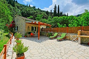Terrace/patio - Korinas Cottage in Kentroma (Kentroma)