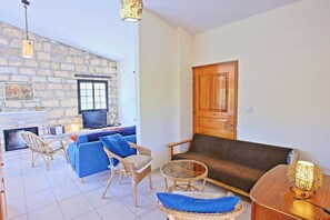 Living area - Villa Maria Latchi in Latchi (Latchi)