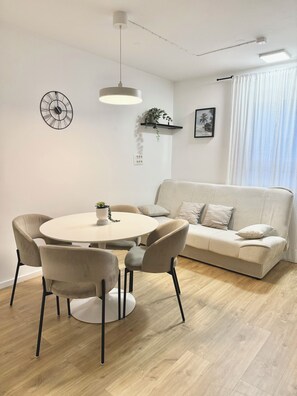 Dining - Milo Apartment – Modern 2-Bedroom Apartment in the Center of Koper + Parking (Koper)