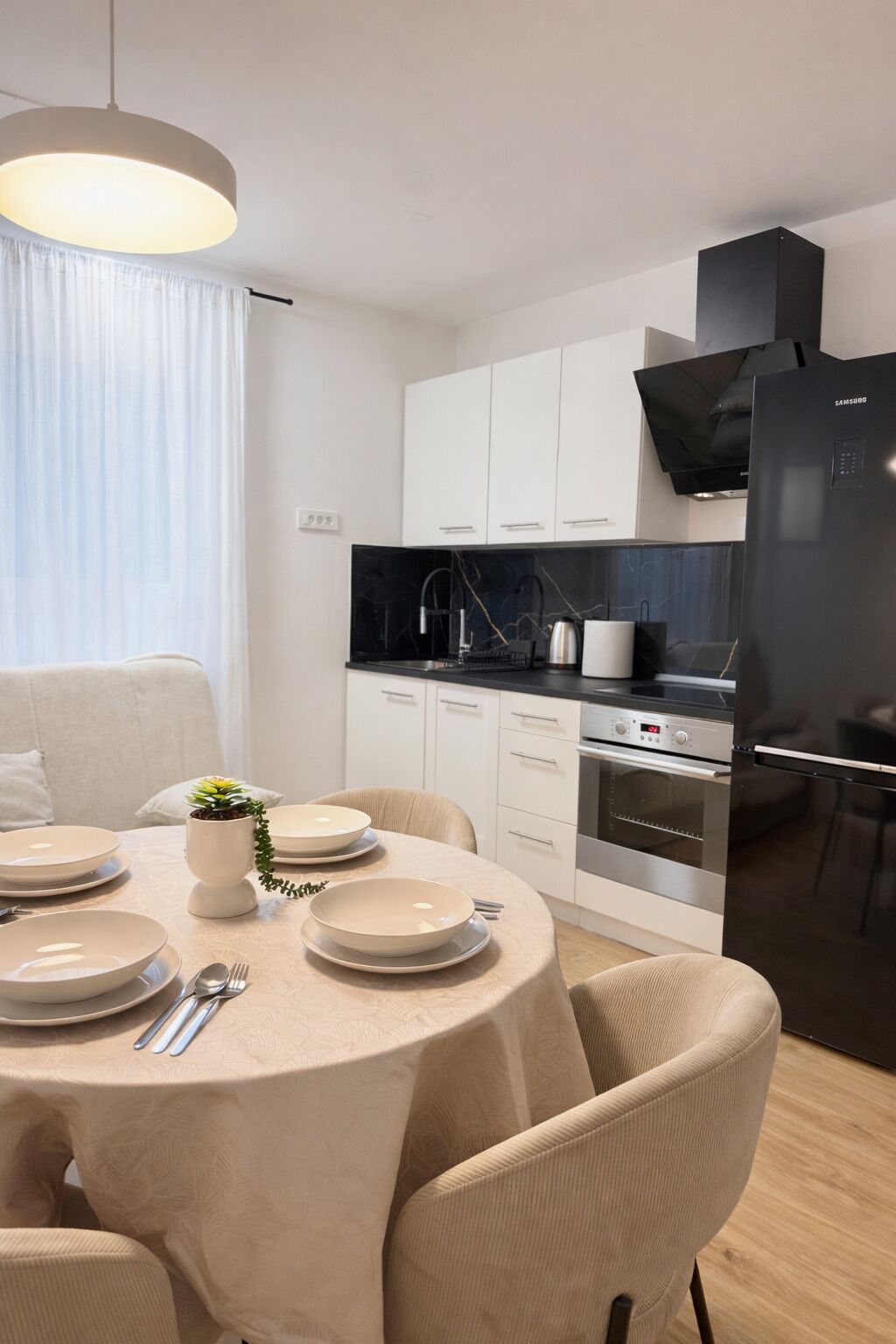 Fridge, oven, stovetop, dishwasher