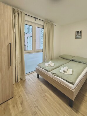 2 chambres, fer et planche à repasser, Wi-Fi, draps fournis