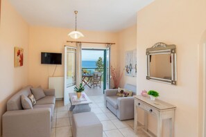 TV, books - Villa Yiotta in Paxi (Paxi)