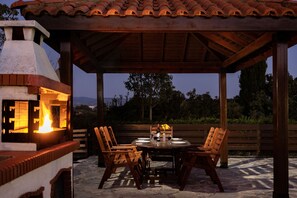 تناول الطعام بالخارج