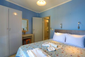 2 bedrooms, iron/ironing board, travel cot, bed sheets - Alexandra Apartment in Katavolos (Katavolos)